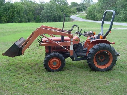 Product picture Kubota Tractor L235 L275 Series 2WD 4WD Operator Manual DOWNLOAD