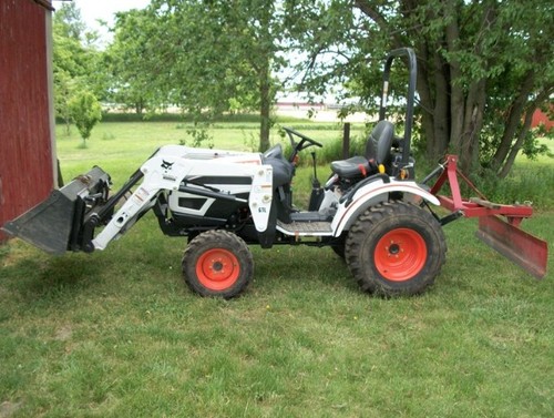 Product picture Bobcat CT122 Compact Tractor Service Repair Workshop Manual DOWNLOAD (S/N ABF511001 & Above)